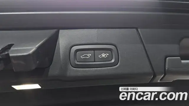 Volvo V90 Cross Country 2018 — Şəkil 18/32