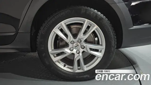Volvo V90 Cross Country 2018 — Şəkil 8/32