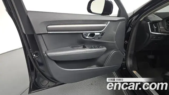 Volvo V90 Cross Country 2018 — Şəkil 16/32