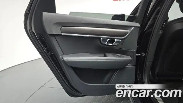 Volvo V90 Cross Country 2018 — Şəkil 30/32