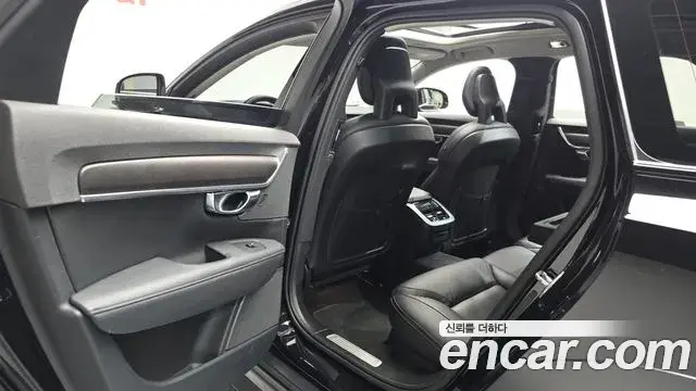Volvo V90 Cross Country 2018 — Şəkil 32/32