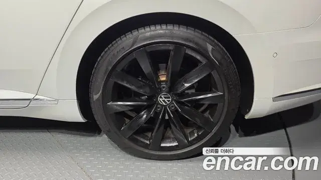Volkswagen Arteon 2023 — Photo 15/32