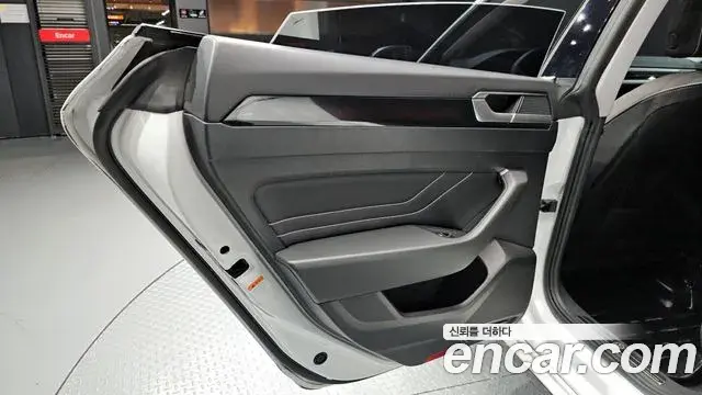 Volkswagen Arteon 2023 — Photo 28/32