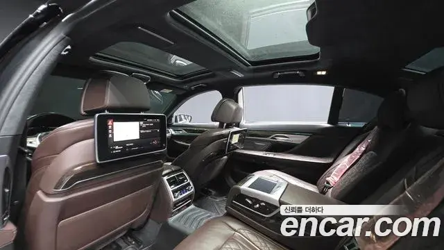 BMW 7 Series 2021 — ფოტო 7/20