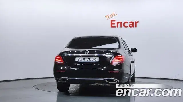 Mercedes-Benz E-Class 2018 — Фото 4/20