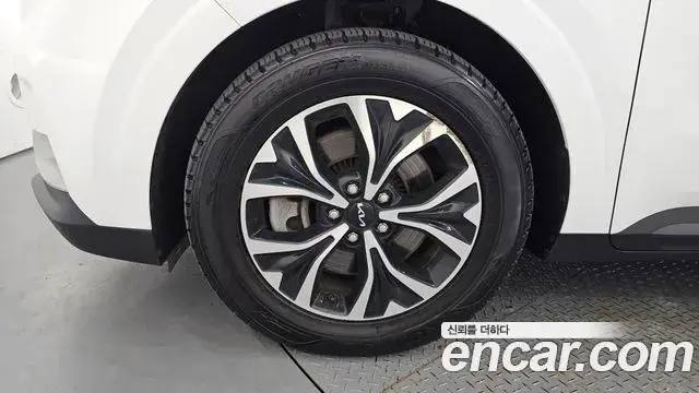 Kia Carnival 2022 — Фото 5/20