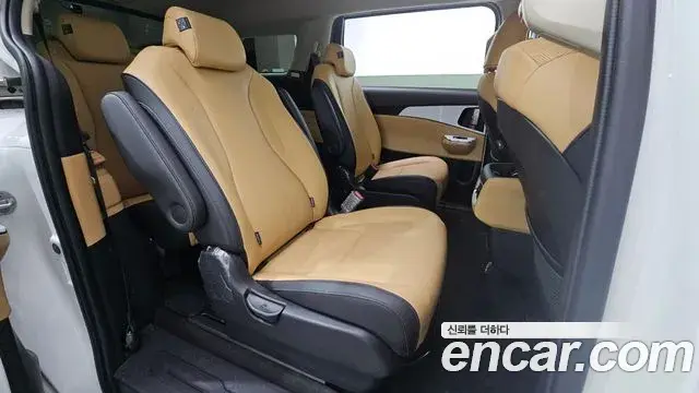 Kia Carnival 2022 — Фото 12/20