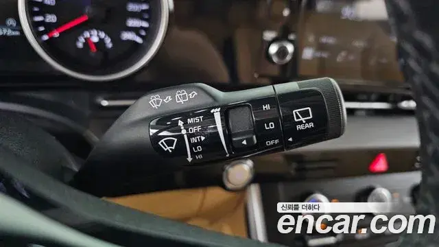 Kia Carnival 2022 — Фото 19/20