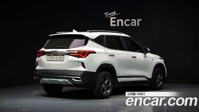 Kia Seltos 2022 — Photo 1/31