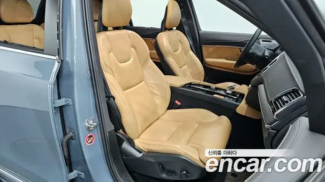 Volvo XC90 2021 — Фото 11/20