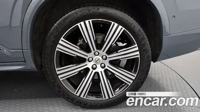 Volvo XC90 2021 — ფოტო 1/31
