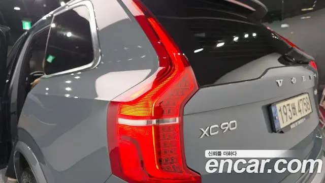 Volvo XC90 2021 — ფოტო 31/31