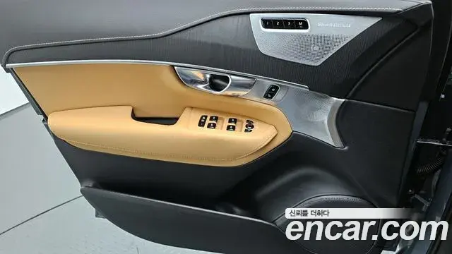 Volvo XC90 2021 — ფოტო 27/31