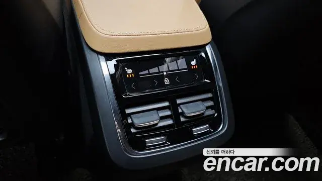 Volvo XC90 2021 — ფოტო 23/31