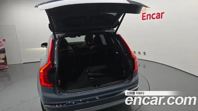 Volvo XC90 2021 — ფოტო 29/31
