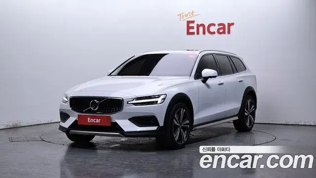 Volvo V60 Cross Country 2021 — Şəkil 8/30