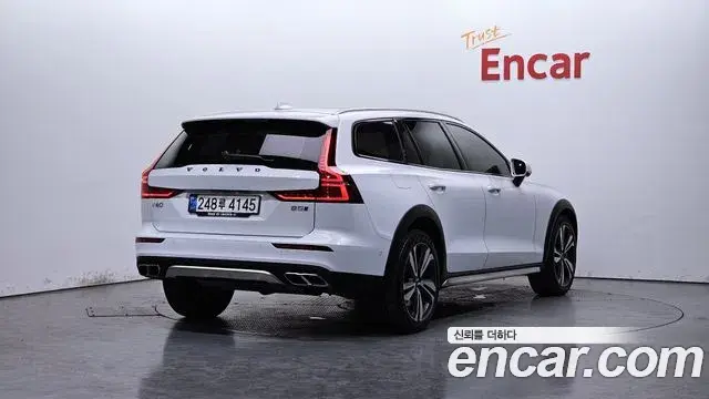 Volvo V60 Cross Country 2021 — Şəkil 7/30