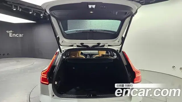 Volvo V60 Cross Country 2021 — Şəkil 30/30