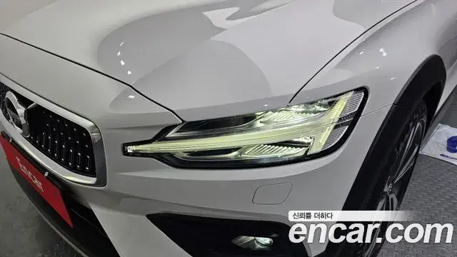 Volvo V60 Cross Country 2021 — Şəkil 2/30