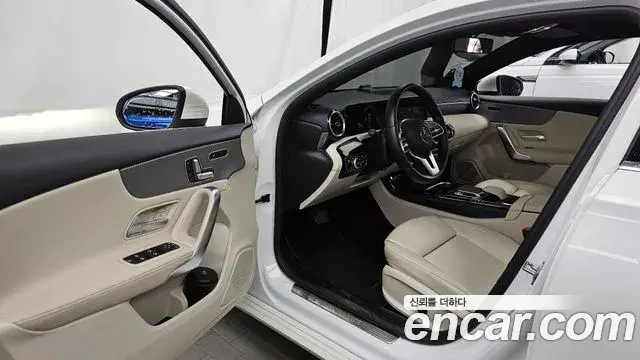 Mercedes-Benz A-Class 2019 — Şəkil 27/29