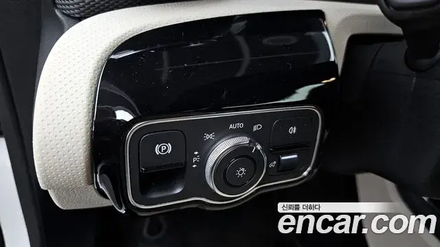 Mercedes-Benz A-Class 2019 — Şəkil 19/29