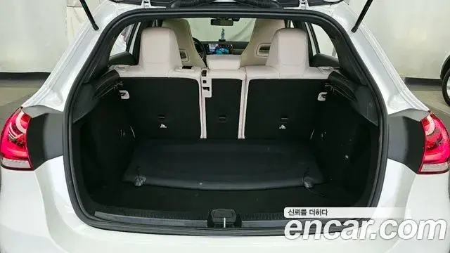Mercedes-Benz A-Class 2019 — Şəkil 13/29