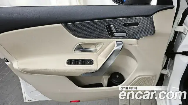 Mercedes-Benz A-Class 2019 — Şəkil 18/29