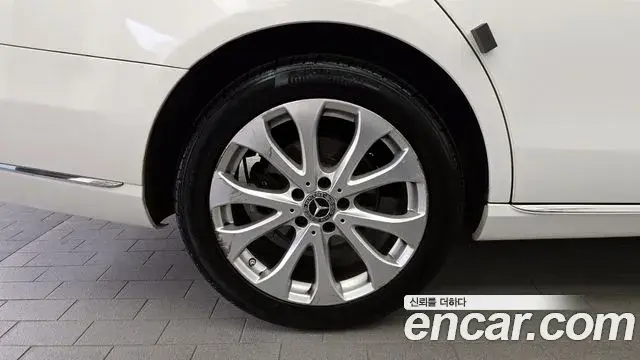 Mercedes-Benz E-Class 2019 — Şəkil 11/20
