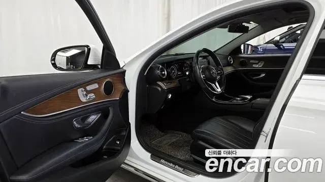 Mercedes-Benz E-Class 2019 — Şəkil 17/20