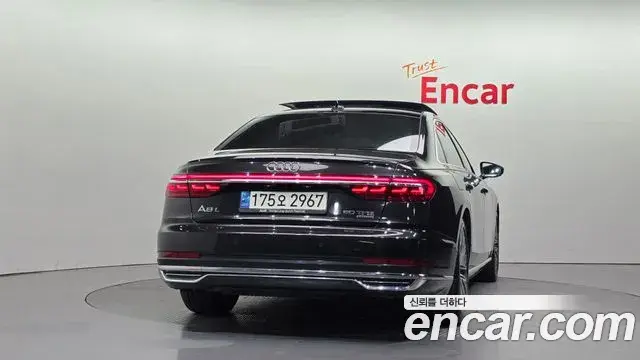 Audi A8 2021 — Şəkil 15/20