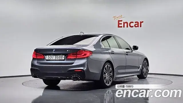BMW 5 Series 2019 — Photo 33/35