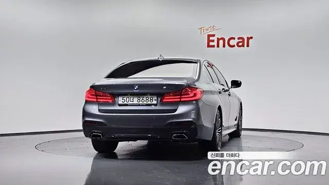 BMW 5 Series 2019 — Photo 11/35