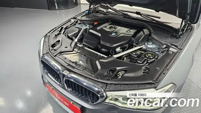 BMW 5 Series 2019 — Photo 12/35