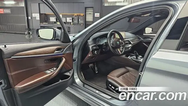 BMW 5 Series 2019 — Photo 2/35