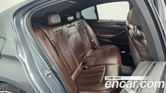 BMW 5 Series 2019 — Photo 30/35