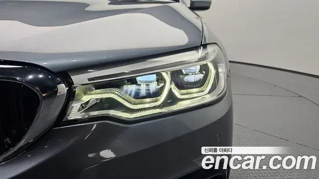BMW 5 Series 2019 — Photo 23/35