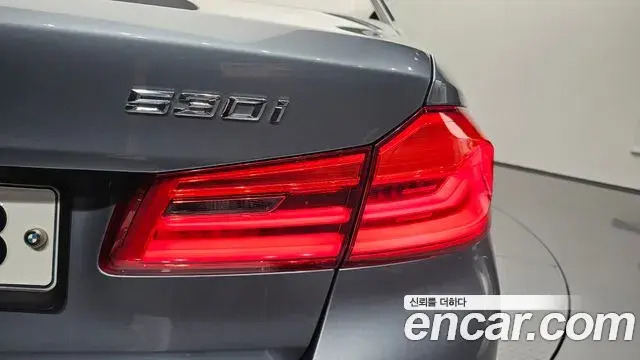 BMW 5 Series 2019 — Photo 20/35
