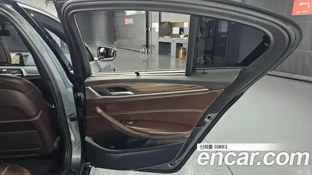 BMW 5 Series 2019 — Photo 1/35