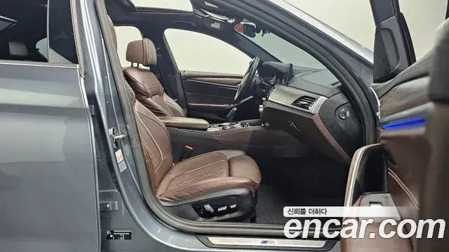 BMW 5 Series 2019 — Photo 7/35