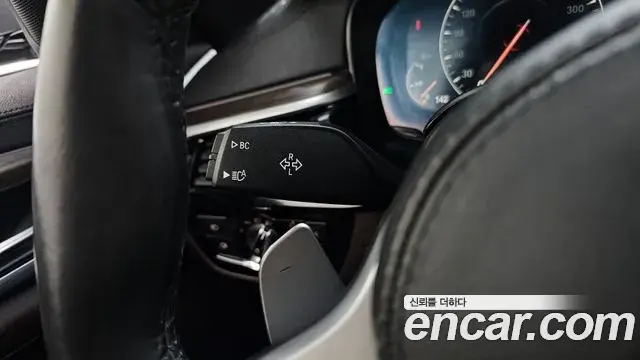 BMW 5 Series 2019 — Photo 17/35