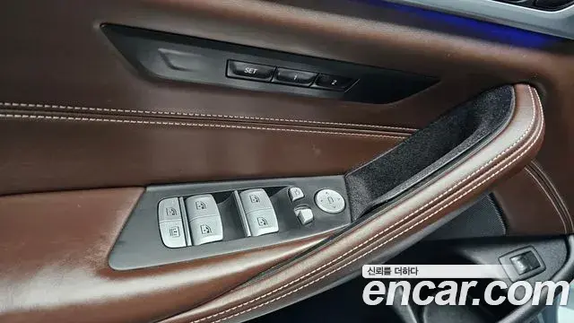 BMW 5 Series 2019 — Photo 34/35