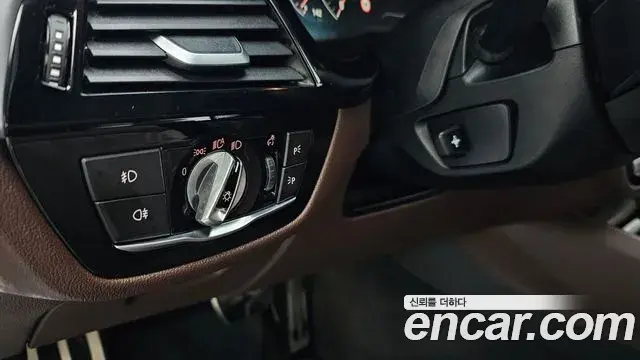 BMW 5 Series 2019 — Photo 26/35
