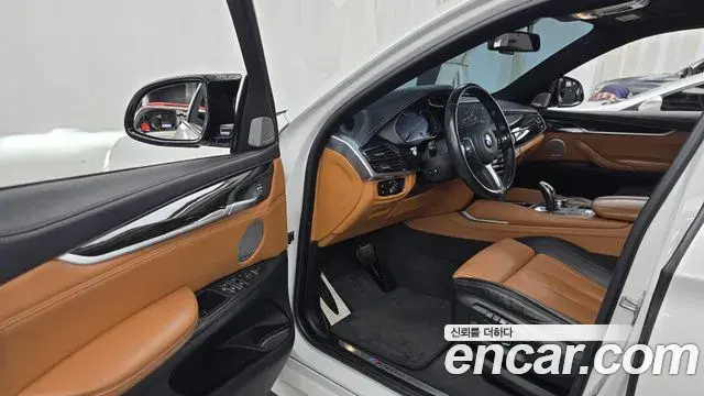 BMW X6 2018 — Şəkil 29/34
