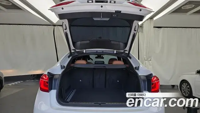 BMW X6 2018 — Şəkil 23/34