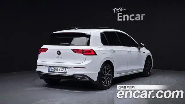 Volkswagen Golf 2024 — ფოტო 5/30