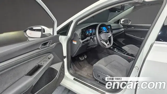 Volkswagen Golf 2024 — ფოტო 1/30
