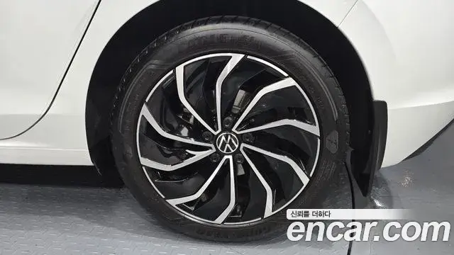 Volkswagen Golf 2024 — ფოტო 18/30