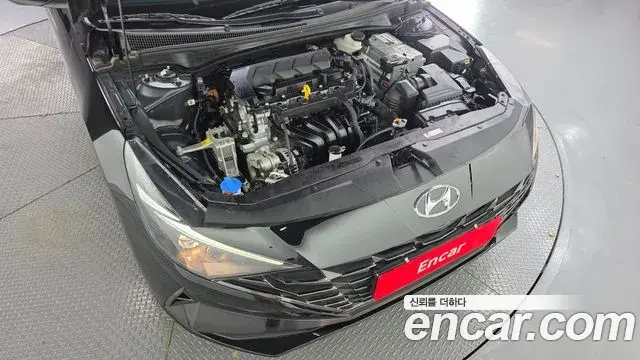 Hyundai The New Avante Hybrid 2022 — Photo 13/30