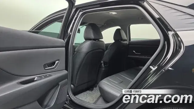 Hyundai The New Avante Hybrid 2022 — Photo 5/30