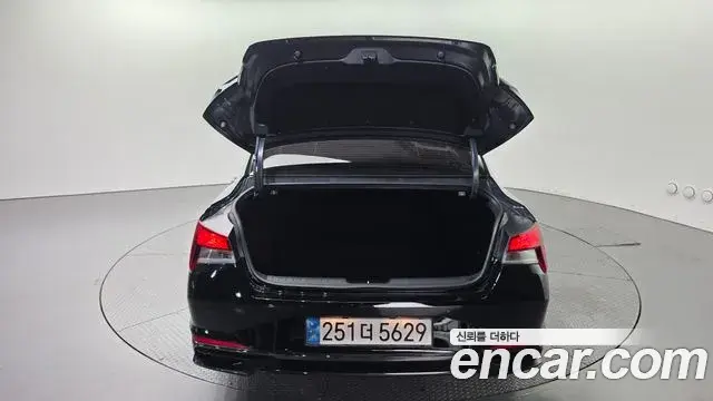 Hyundai The New Avante Hybrid 2022 — Photo 14/30